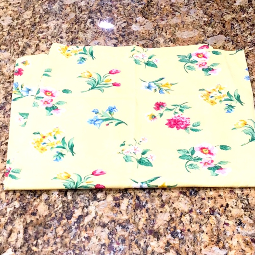 Vintage Pair Floral King Pillowcases or Fabric for sewing NEW old stock - Picture 2 of 6